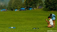 Jika cuaca cerah, Gunung Pangrango terlihat dari tempat camping.