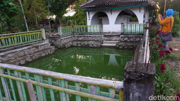 Kompleks Masjid Grogol atau Masjid Jami' Baitul Mu'minin, Desa Grogol, Kecamatan Karangtengah, Demak.
