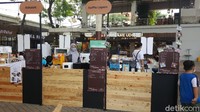 Buat pencinta kopi kekinian di area Broadway ada lebih dari 20 tenant kopi lokal yang menyajikan kopi lokal, kue dan pastry hingga gorengan. Foto: detikfood/odilia