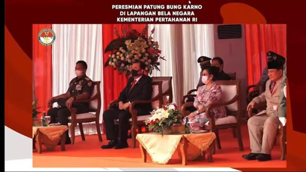 Megawati dan Prabowo saat meresmikan patung Bung Karno (Foto: YouTube PDIP)