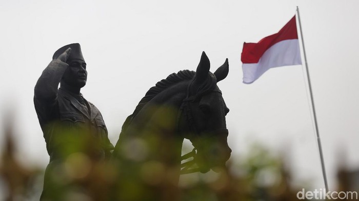 Melihat Dari Dekat Patung Bung Karno Berkuda Presiden ke-5 RI, Megawati Soekarnoputri dan Menhan Prabowo meresmikan patung Presiden ke-1 Sukarno atau Bung Karno di Gedung Kementerian Pertahanan.