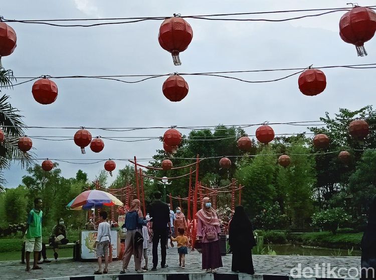 Menikmati Indahnya Taman Lampion di Klaten