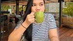 Momen Bahagia Mumuk Gomez dan Sang Kekasih Saat Ngopi dan Makan Roti
