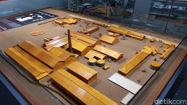 Pada 1863, hasil gilingan tebu pertama sangat melimpah menghasilkan 3.700 kuintal gula. Pabrik terakhir beroperasi pada 1998 dan direvitalisasi ole konsorsium BUMN menjadi prasaran publik.(Aisyah Kamaliah/detikcom) Pada 1863, hasil gilingan tebu pertama sangat melimpah menghasilkan 3.700 kuintal gula. Pabrik terakhir beroperasi pada 1998 dan direvitalisasi ole konsorsium BUMN menjadi prasaran publik.(Aisyah Kamaliah/detikcom)