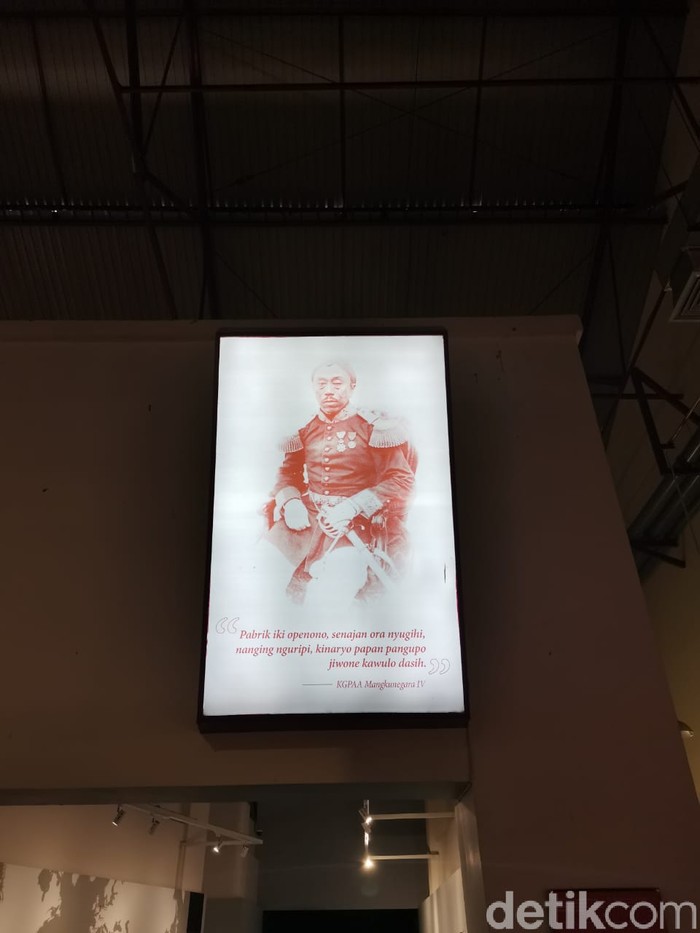 Museum De Tjolomadoe yang terletak di Karanganyar, Jawa Tengah menyimpan kenangan kejayaan pabrik gula zaman Hindia Belanda. Ini potretnya setelah sempat tutup 18 tahun.