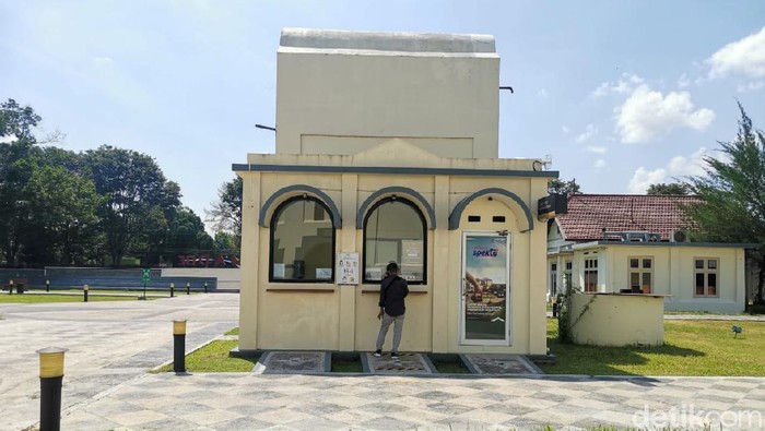 Museum De Tjolomadoe yang terletak di Karanganyar, Jawa Tengah menyimpan kenangan kejayaan pabrik gula zaman Hindia Belanda. Ini potretnya setelah sempat tutup 18 tahun.