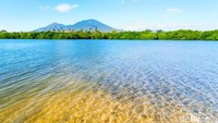 Pantai yang terletak di Banyuputih, Situbondo ini bernama Sejile. Dalam bahasa lokal atau bahasa Madura, Sejile artinya lidah atau si lidah. Itu karena pantai ini bentuknya memang mirip lidah yang menjulur.