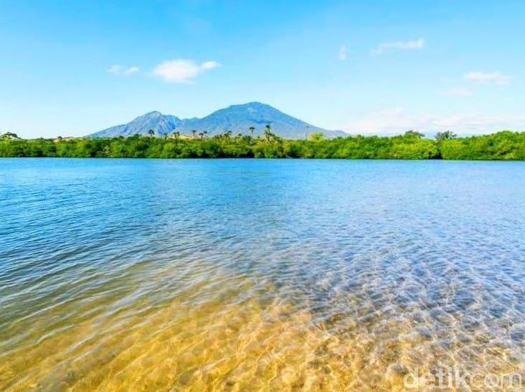 Foto Pantai Cantik Tersembunyi di Situbondo