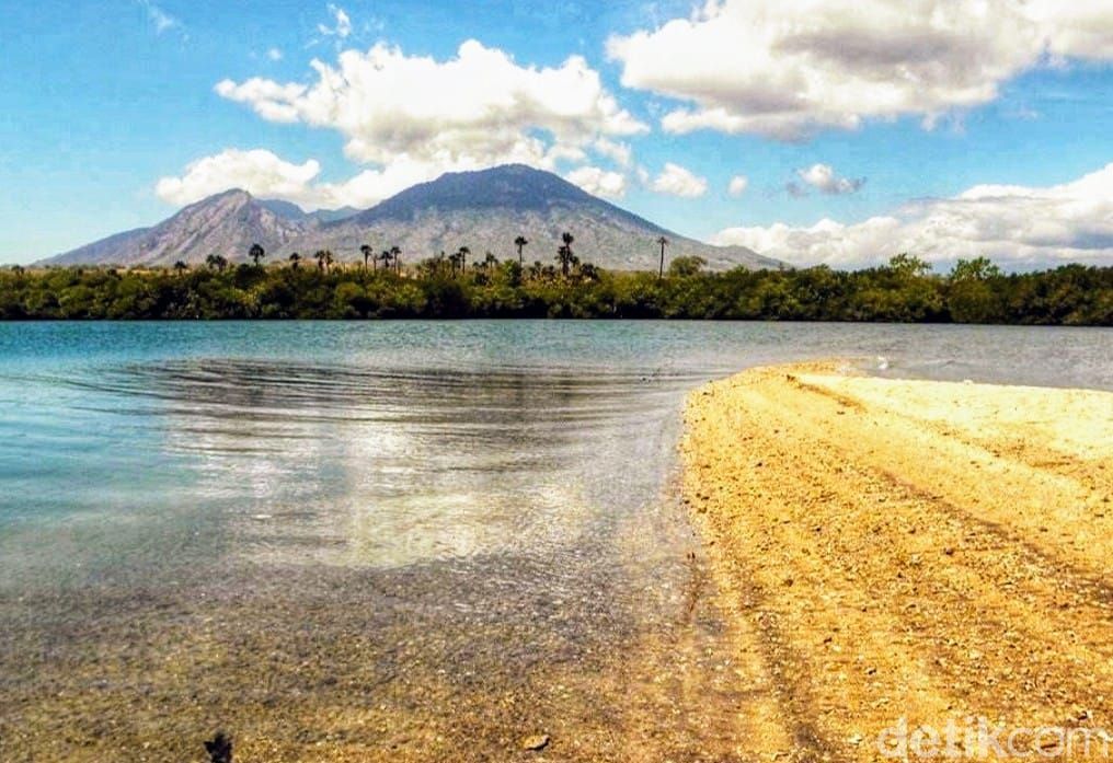 Pantai Sejile, Pantai Pasir Putih Tersembunyi di Situbondo