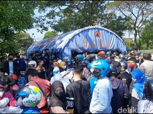 Antrean Panjang hingga Sempat Berjubel Saat Swab Massal di Suramadu