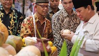 Tahun 2018, Prabowo pernah berdialog langsung dengan masyarakat saat ke Pasaraya Blok M. Ia melihat aneka jajanan di sana, termasuk Ucok Durian yang tersohor dari Medan.