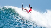 Rio Waida kebetulan adalah anak didik dari Tipi Jabrik, kakak kandung Luna Maya. Foto: Instagram @isasurfing