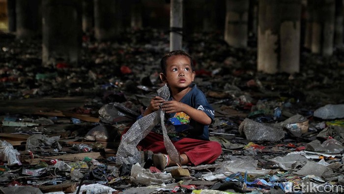 Fotografer detikcom, Pradita Utama merangkum kisah perjalanan panjang menggapai kesejahteraan anak di Ibu Kota dalam bingkai foto.