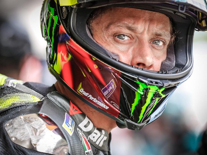 Valentino Rossi Terjatuh di Sesi Kualifikasi MotoGP Catalunya, Sabtu (6/6/21)