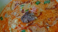 Soto Betawi Mpok Rodemah juga banyak dijagokan pencinta soto Betawi. Lokasinya ada di Jalan Ciputat Raya Nomor 29. Soto di sini terkenal dengan kuahnya yang berwarna merah. Pilihan isiannya ada campur, daging sapi, paru, dan babat. Harganya Rp50 ribuan untuk versi yang lengkap. Foto: Instagram sweet_escape2102 