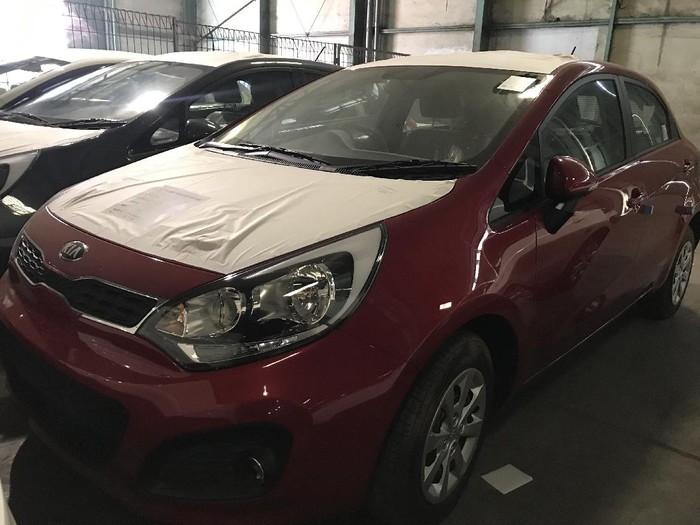 Sebanyak 75 unit KIA Rio dilelang oleh Bea dan Cukai Tanjung Priok