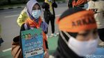Aksi Damai Menuntut Hak Lingkungan Hidup di Balai Kota DKI