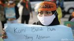 Aksi Damai Menuntut Hak Lingkungan Hidup di Balai Kota DKI