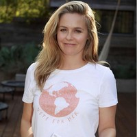 Alicia Silverstone masih berusia 19 tahun saat membintangi ‘Clueless’. Kini usianya sudah 44 tahun masih terlihat awet muda. Foto: Instagram/@aliciasilverstone