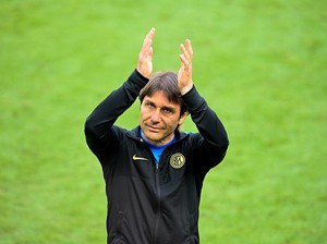 Tak Jadi ke MU, Conte Didekati Tottenham?