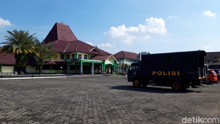 Asrama Haji Donohudan, Ngemplak, Boyolali menjadi tempat isolasi terpusat pasien Corona di Jawa Tengah.