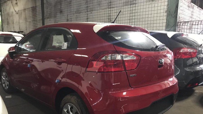 Sebanyak 75 unit KIA Rio dilelang oleh Bea dan Cukai Tanjung Priok