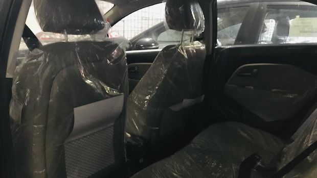 Sebanyak 75 unit KIA Rio dilelang oleh Bea dan Cukai Tanjung Priok