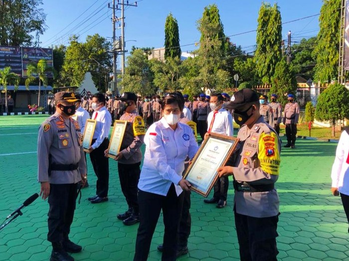 Belasan Polisi di Banyuwangi Dapat Penghargaan