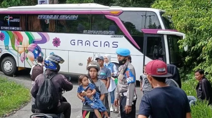 Bus nyangkut