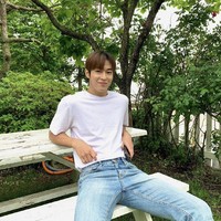 Nyatanya, Doom at Your Service menandai debut Dawon di televisi. Ia berperan sebagai Tak Sun Kyung, adik Park Bo Young yang mulai menaruh perhatian saat tahu kakaknya sakit keras. Foto: dok. Instagram dwww_w_