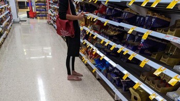 Ukuran kakinya terlihat begitu ramping. Foto: dok reddit.com/confusing_perspective