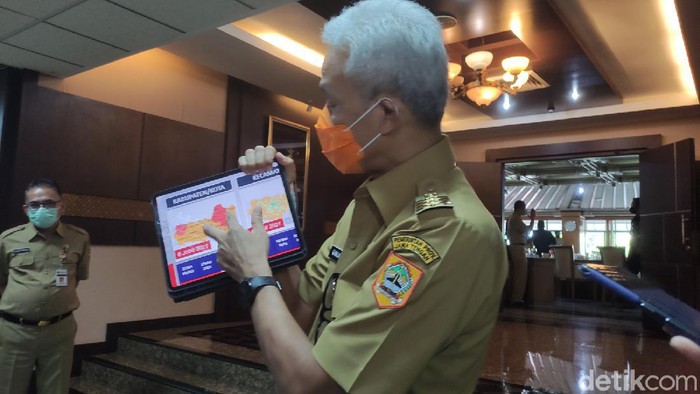 Ganjar Pranowo menunjukkan zona Merah Corona di Jateng, 7/6/2021