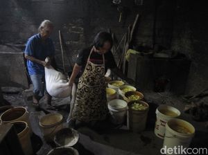 Harga Kedelai Melonjak, Perajin Tahu Kurangi Produksi