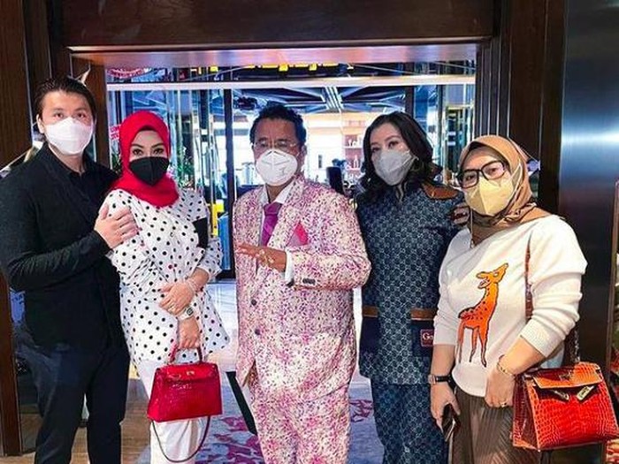 Hotman Paris bertemu Syahrini