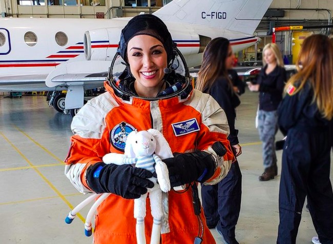 Hingga kini belum diketahui kapan Virgin Galactic yang didirikan oleh pengusaha Richard Branson ini akan mengirim Kellie. Diprediksi jika Kellie akan diterbangkan pada 2022. Foto: Instagram