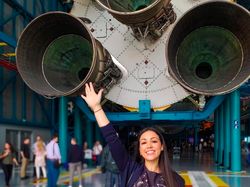Sosok Ilmuwan Cantik yang Bakal Melesat ke Antariksa