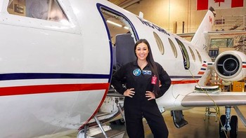 Perusahaan yang didirikan Richard Branson ini bulan lalu mengungkapkan bahwa mereka akan memulai layanan komersial pada tahun 2022. Jadi, diperkirakan penerbangan Gerardi paling cepat akan berlangsung di tahun tersebut. Foto: Instagram