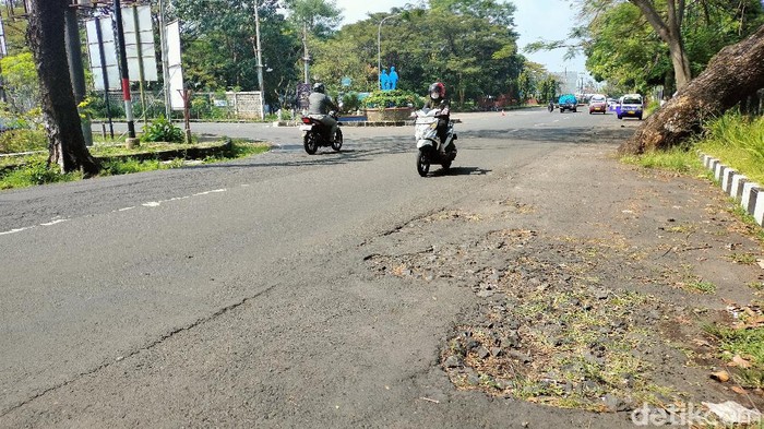 Kondisi jalan di Kuningan