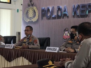 Polisi Kejar-Tembaki Kapal Hantu dari Heli di Perairan Babel Bak Film Laga