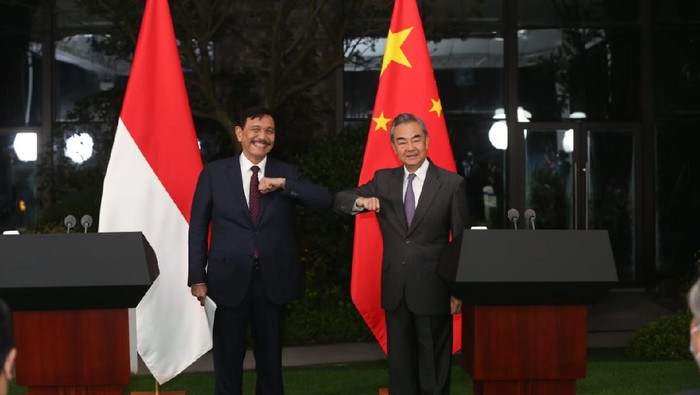 Luhut bersama Menteri Luar Negeri China Wang Yi