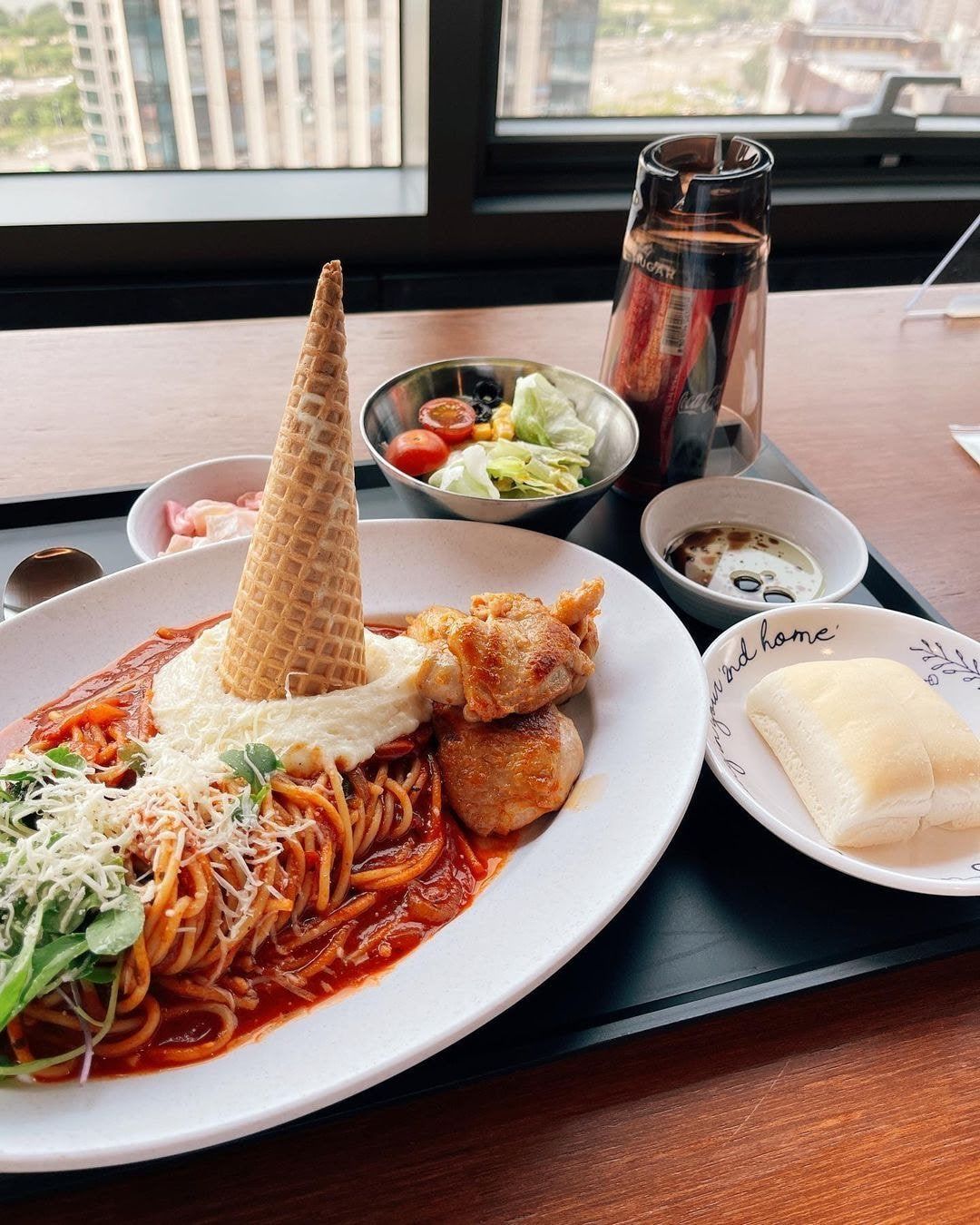 Makanan Mewah di Kantin Agensi BTS