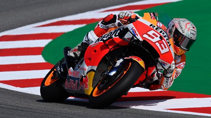 BARCELONA, SPAIN - JUNE 05: Marc Marquez of Spain and Repsol Honda Team rounds the bend during the MotoGP of Catalunya - Qualifying at Circuit de Barcelona-Catalunya on June 05, 2021 in Barcelona, Spain. (Photo by Mirco Lazzari gp/Getty Images)