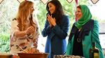 Kompaknya Meghan Markle dan Pangeran Harry saat Cicip Masakan Chef