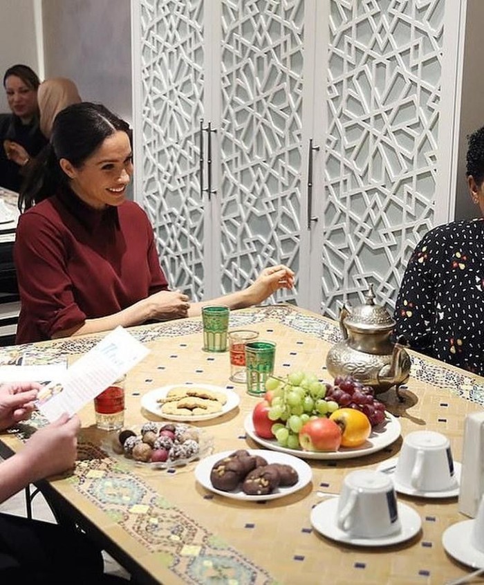 Meghan Markle dan Pangeran Harry Kompaknya Meghan Markle dan Pangeran Harry saat Cicip Masakan Chef