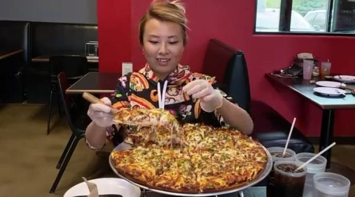 Niat Mukbang Pizza, YouTuber Ini Malah Dituduh Penipu oleh Pihak Resto