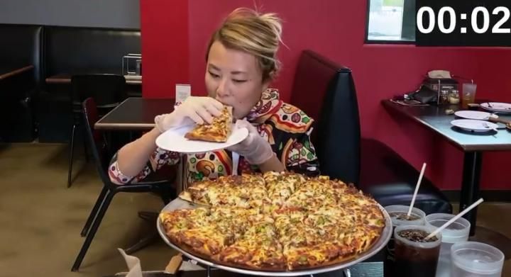 Niat Mukbang Pizza, YouTuber Ini Malah Dituduh Penipu oleh Pihak Resto