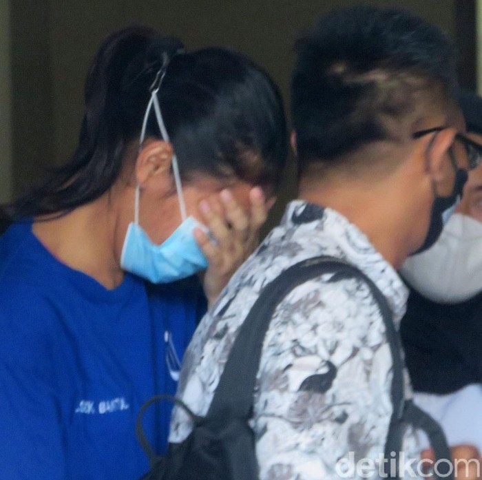 Rekonstruksi kasus takjil sianida yang menewaskan seorang bocah di Kapanewon Sewon, Bantul digelar hari ini. Tersangka memperagakan sejumlah adegan dalam rekonstruksi tersebut.