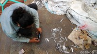 Terpisah Kabid Pencegahan dan Pengendalian Penyakit pada Dinas Kesehatan Kabupaten Kudus, Nasiban menuturkan belum mendapatkan laporan soal limbah medis yang berceceran di jembatan penyeberangan orang di Simpang Tujuh Kudus.   