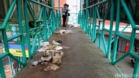 Menurutnya sampah medis seharusnya tidak dibuang sembarangan. Nasiban menjelaskan sampah medis harusnya dimusnahkan secara khusus.   