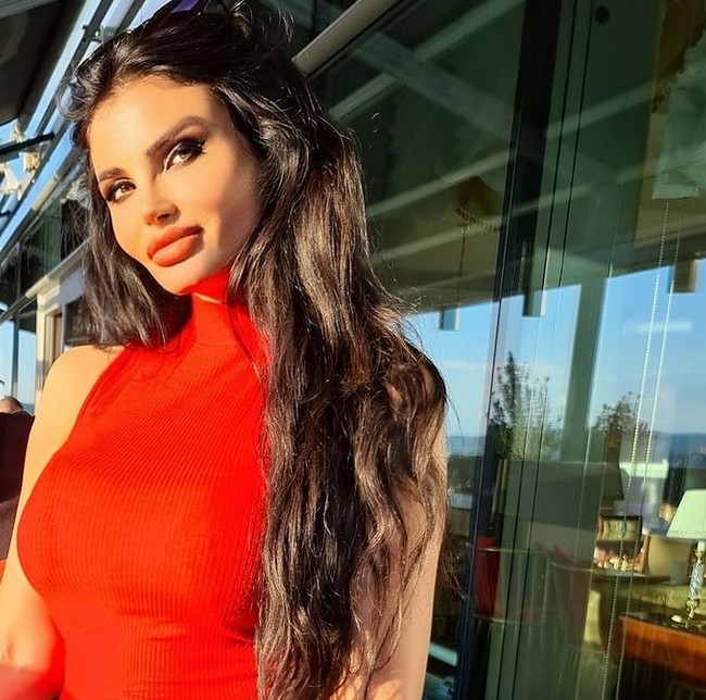 Olgica Markanovic menyewa sebuah tempat di Beograd pada April lalu hingga Maret tahun ini. Diduga tempat tersebut adalah klinik kecantikan tempat Olgica melakukan prosedur terhadap pasiennya. Namun ketika didatangi wartawan, tempat tersebut kini telah tutup dan tidak ada papan bertuliskan klinik kecantikan. Foto: dok. Instagram/@olgicamarkanovic